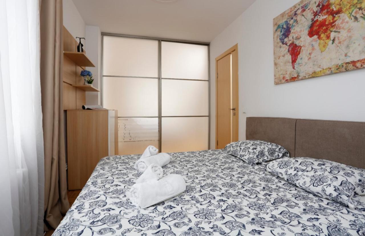 Lovely 2 Bedroom Apartment Near Old Town Бухарест Екстер'єр фото
