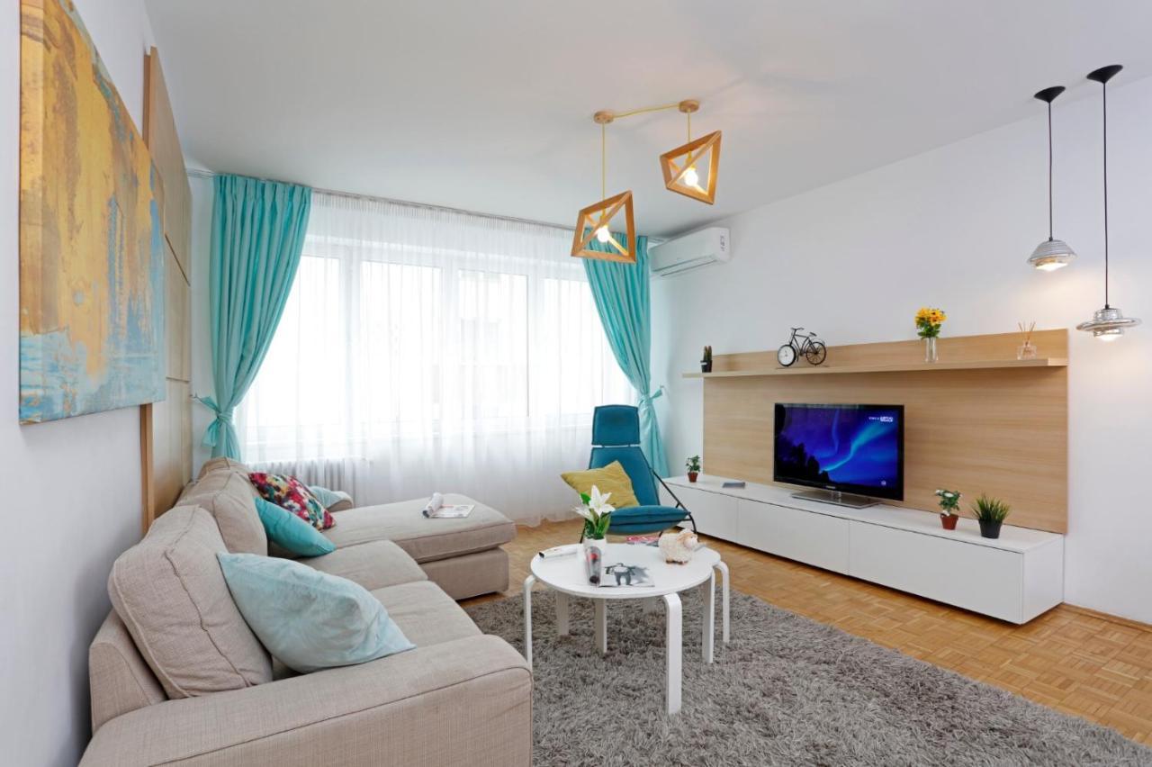 Lovely 2 Bedroom Apartment Near Old Town Бухарест Екстер'єр фото
