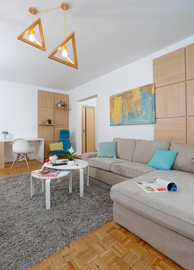Lovely 2 Bedroom Apartment Near Old Town Бухарест Екстер'єр фото